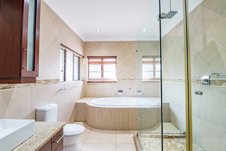 5 Bedroom Property for Sale in Silver Lakes Golf Estate Gauteng