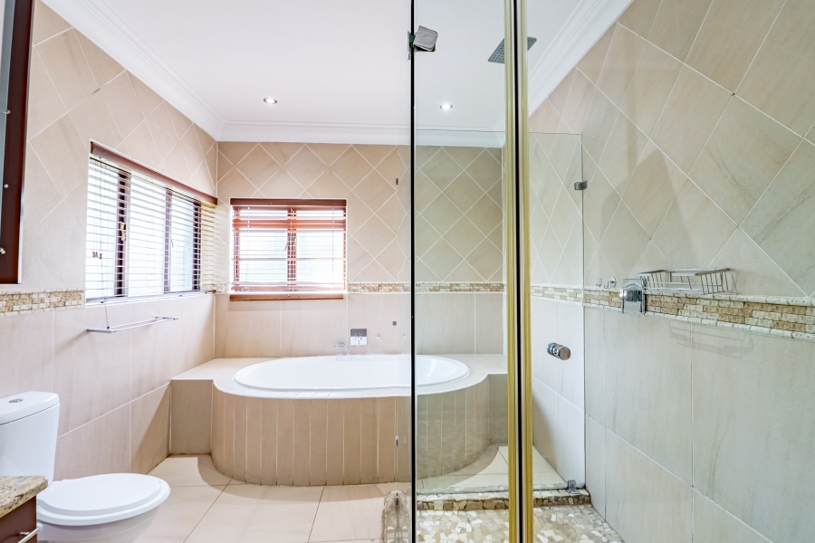 5 Bedroom Property for Sale in Silver Lakes Golf Estate Gauteng