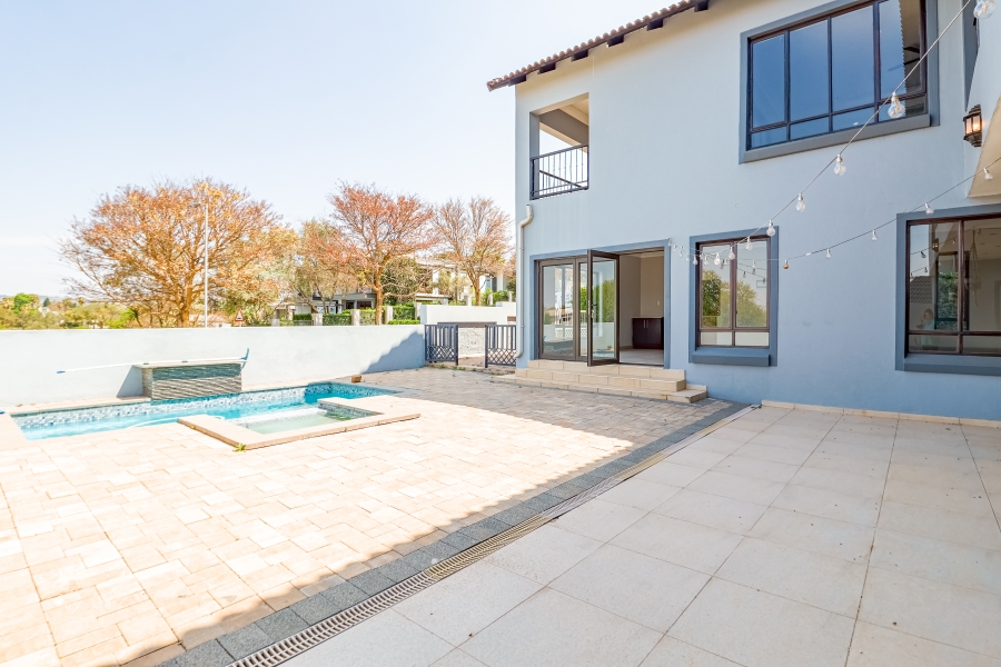 5 Bedroom Property for Sale in Silver Lakes Golf Estate Gauteng