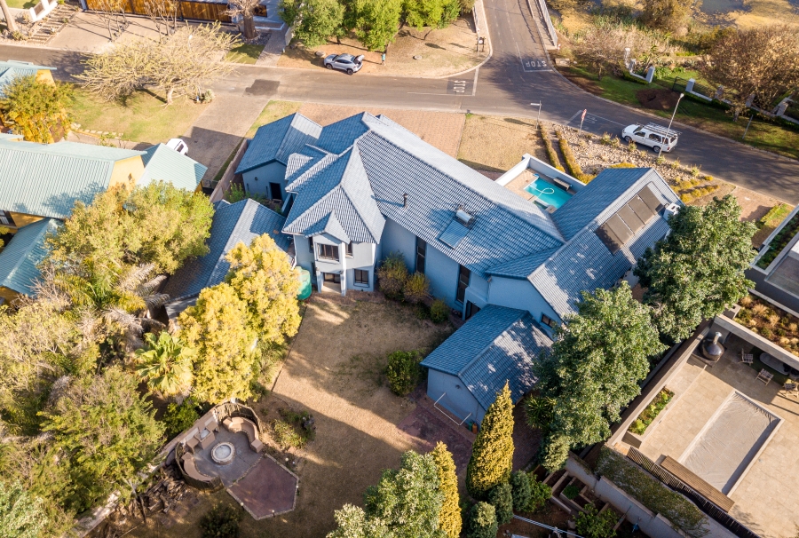 5 Bedroom Property for Sale in Silver Lakes Golf Estate Gauteng