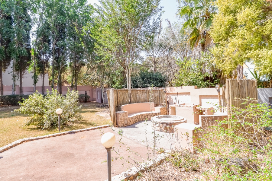 5 Bedroom Property for Sale in Silver Lakes Golf Estate Gauteng