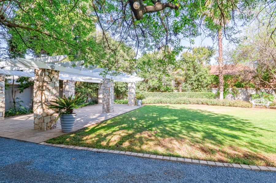 5 Bedroom Property for Sale in Silver Lakes Golf Estate Gauteng