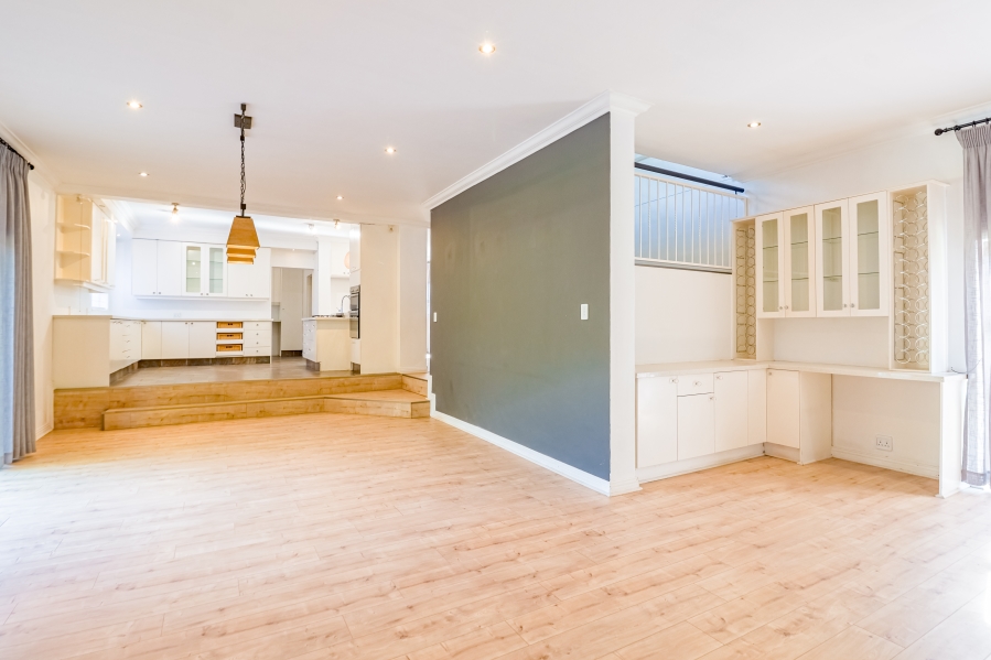 5 Bedroom Property for Sale in Silver Lakes Golf Estate Gauteng