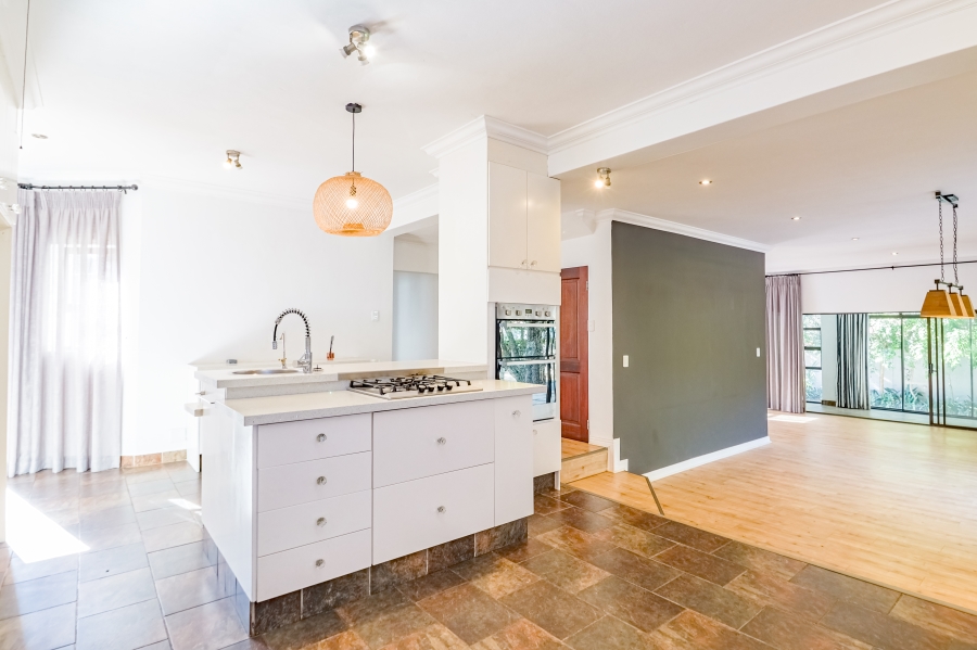 5 Bedroom Property for Sale in Silver Lakes Golf Estate Gauteng