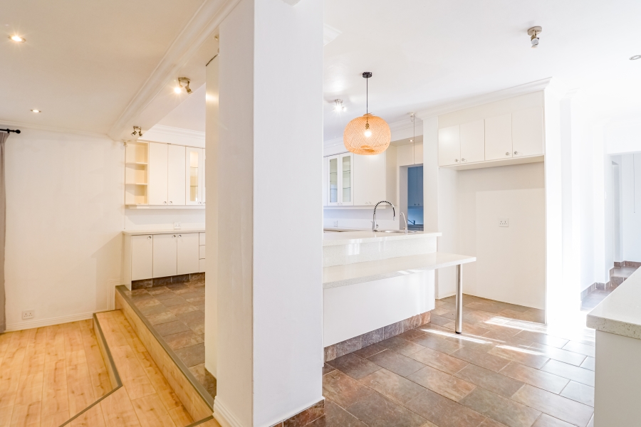 5 Bedroom Property for Sale in Silver Lakes Golf Estate Gauteng