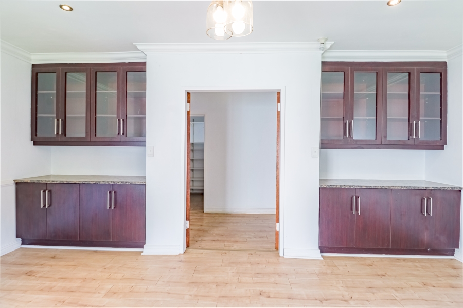 5 Bedroom Property for Sale in Silver Lakes Golf Estate Gauteng