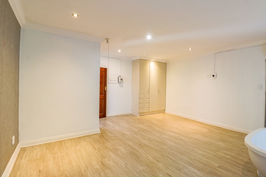 5 Bedroom Property for Sale in Silver Lakes Golf Estate Gauteng