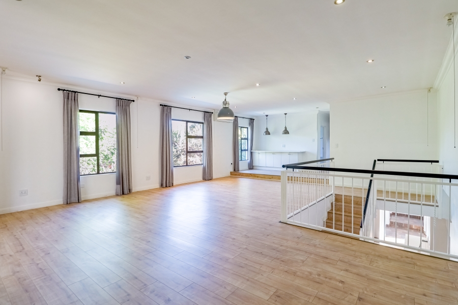 5 Bedroom Property for Sale in Silver Lakes Golf Estate Gauteng