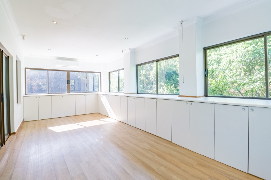 5 Bedroom Property for Sale in Silver Lakes Golf Estate Gauteng