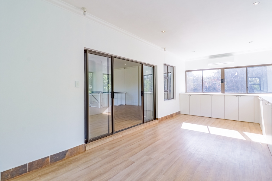 5 Bedroom Property for Sale in Silver Lakes Golf Estate Gauteng