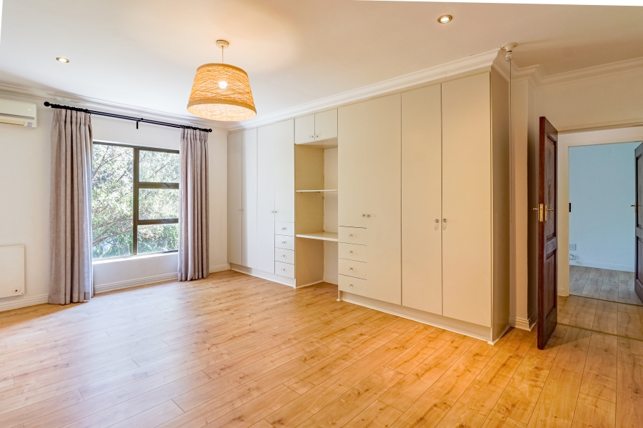 5 Bedroom Property for Sale in Silver Lakes Golf Estate Gauteng