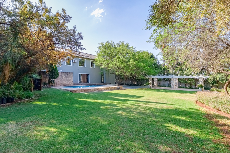 5 Bedroom Property for Sale in Silver Lakes Golf Estate Gauteng