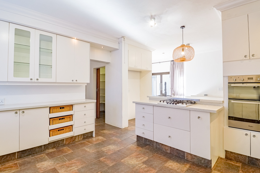 To Let 5 Bedroom Property for Rent in Silver Lakes Golf Estate Gauteng