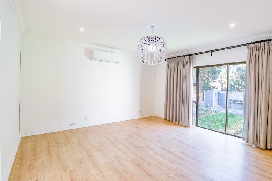 To Let 5 Bedroom Property for Rent in Silver Lakes Golf Estate Gauteng