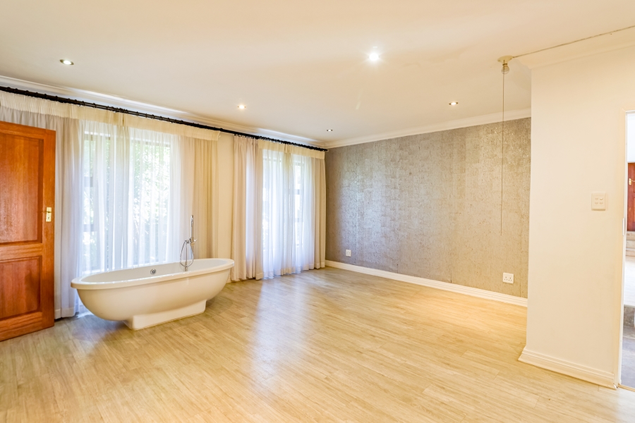 To Let 5 Bedroom Property for Rent in Silver Lakes Golf Estate Gauteng