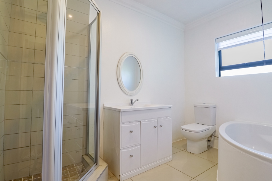 To Let 5 Bedroom Property for Rent in Silver Lakes Golf Estate Gauteng