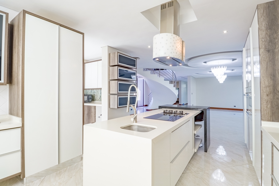 5 Bedroom Property for Sale in Lombardy Estate Gauteng