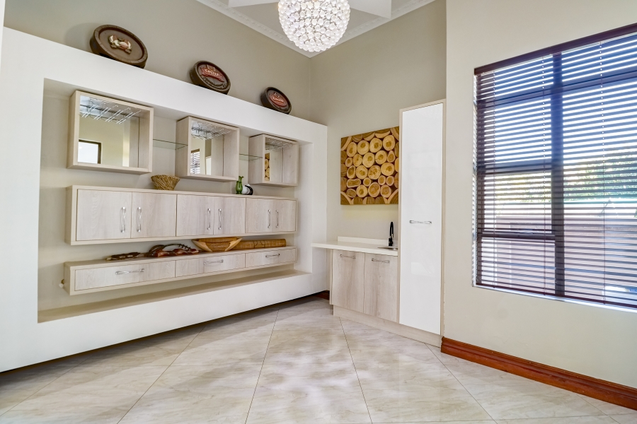 5 Bedroom Property for Sale in Lombardy Estate Gauteng