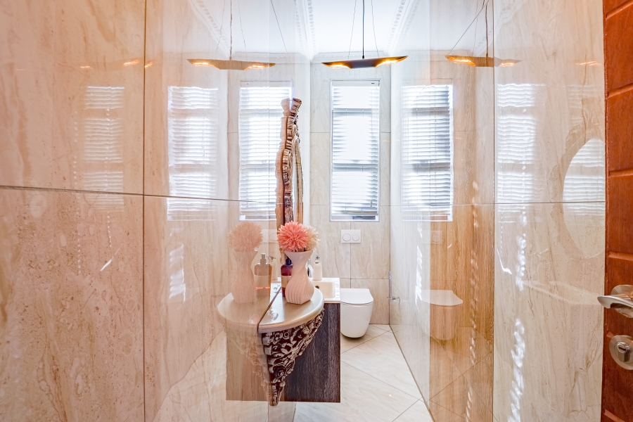 5 Bedroom Property for Sale in Lombardy Estate Gauteng