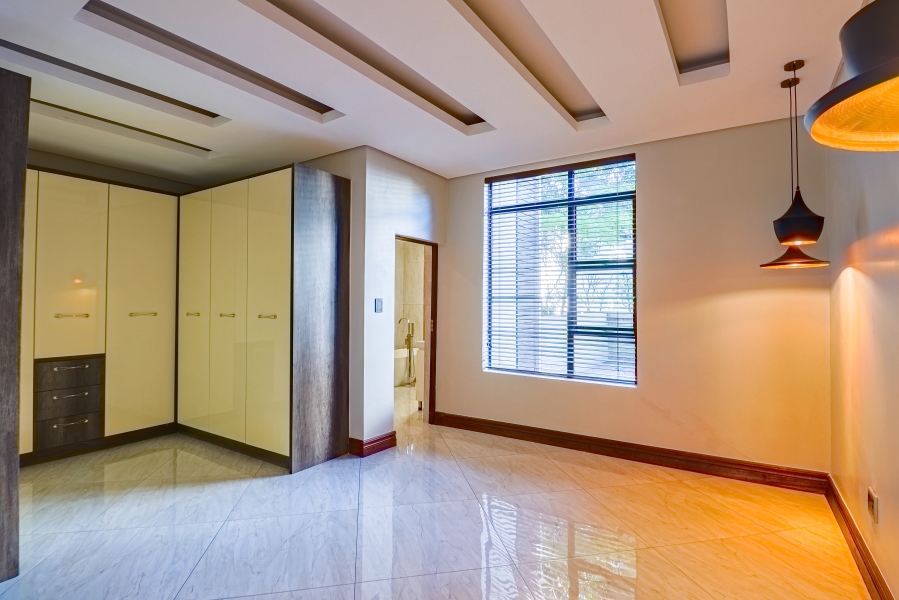 5 Bedroom Property for Sale in Lombardy Estate Gauteng