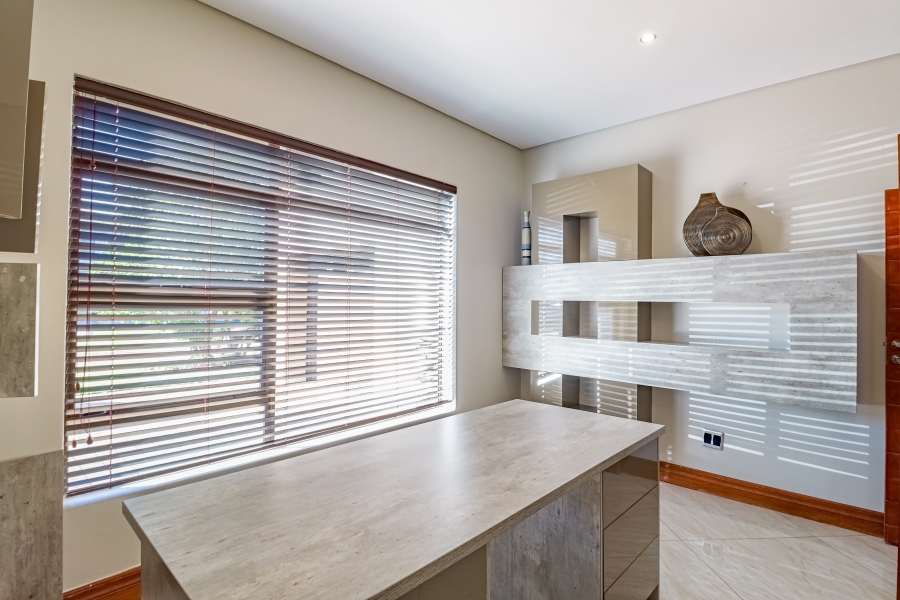 5 Bedroom Property for Sale in Lombardy Estate Gauteng