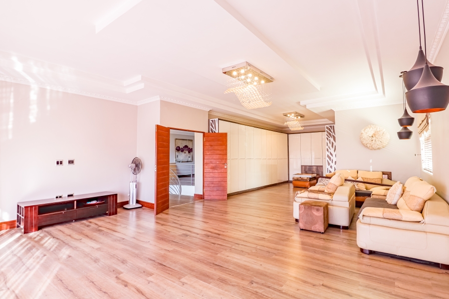 5 Bedroom Property for Sale in Lombardy Estate Gauteng