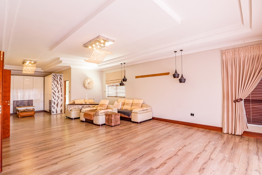 5 Bedroom Property for Sale in Lombardy Estate Gauteng