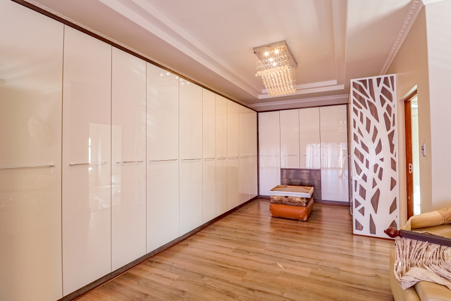 5 Bedroom Property for Sale in Lombardy Estate Gauteng