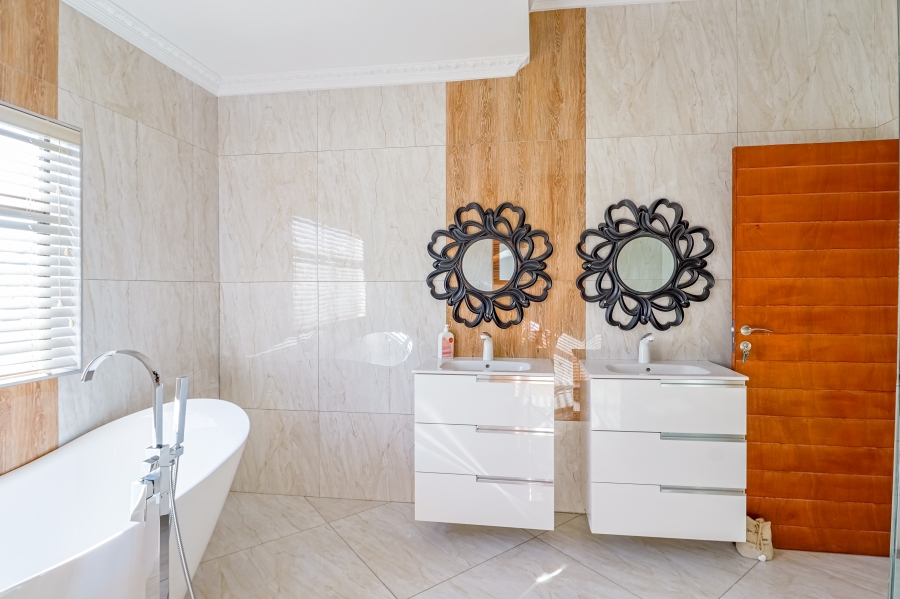 5 Bedroom Property for Sale in Lombardy Estate Gauteng