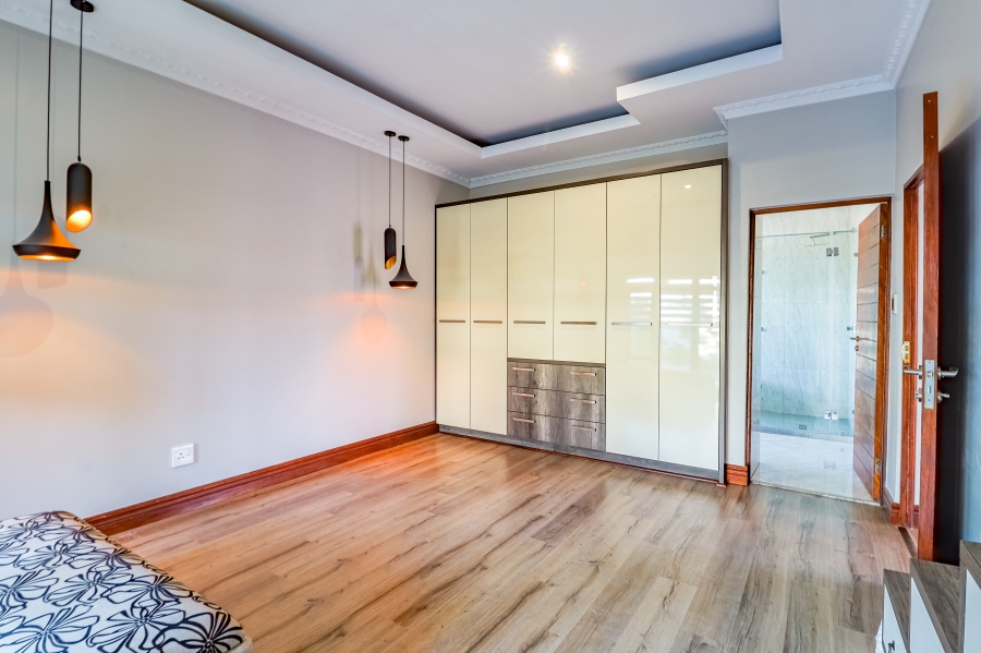 5 Bedroom Property for Sale in Lombardy Estate Gauteng