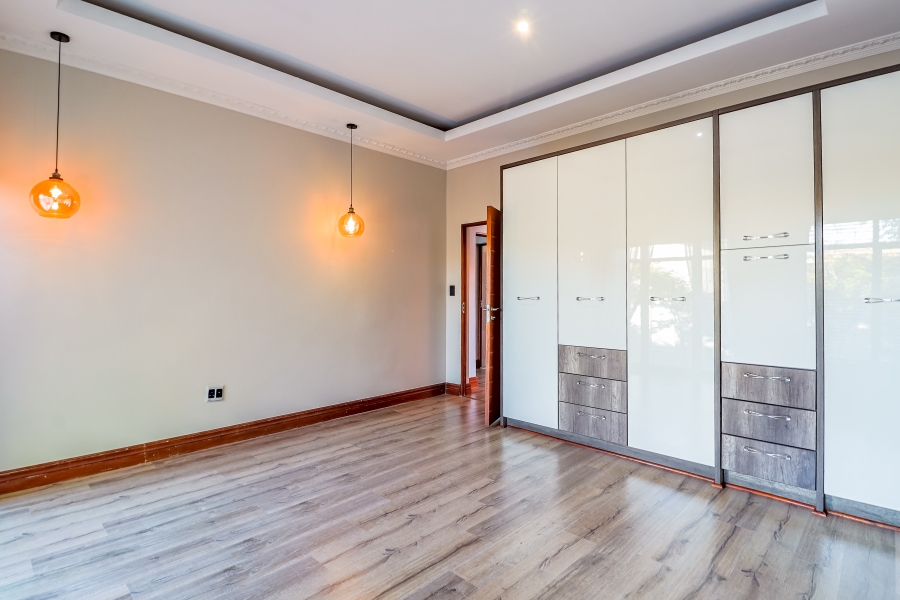 5 Bedroom Property for Sale in Lombardy Estate Gauteng