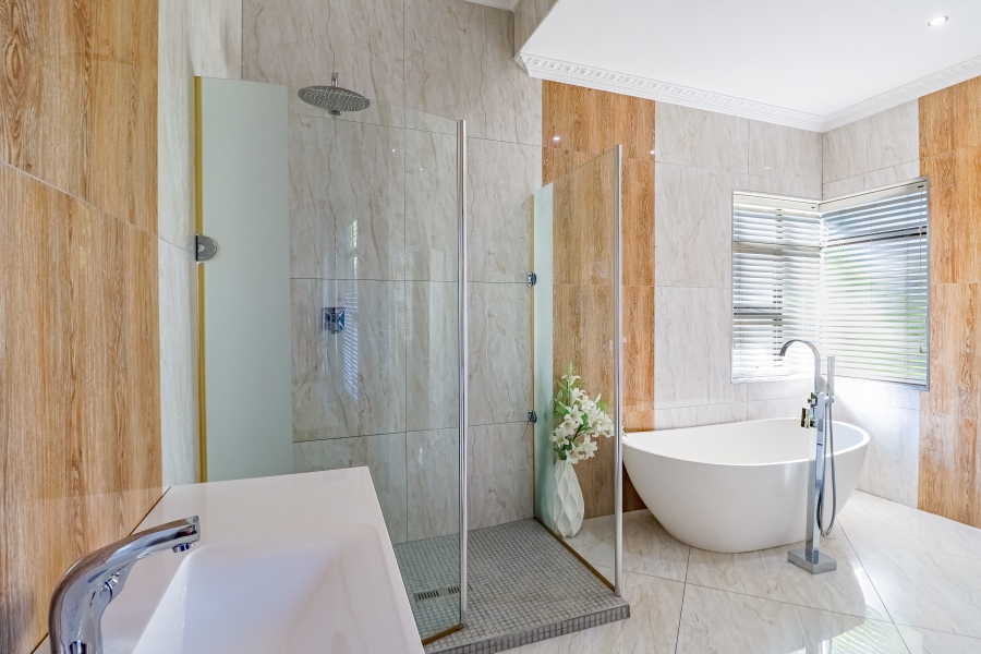 5 Bedroom Property for Sale in Lombardy Estate Gauteng