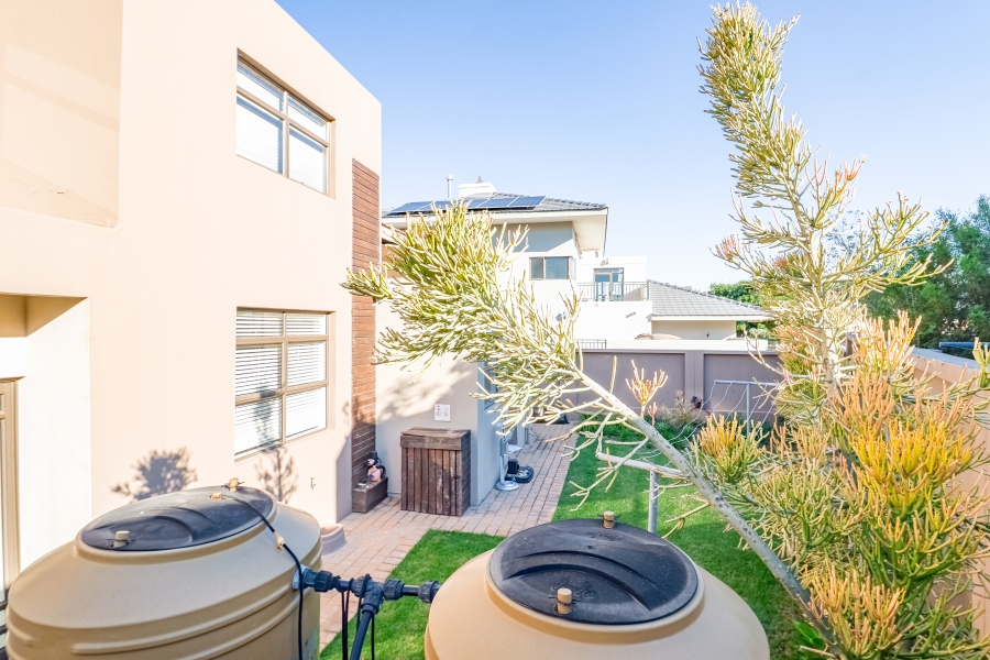 5 Bedroom Property for Sale in Lombardy Estate Gauteng