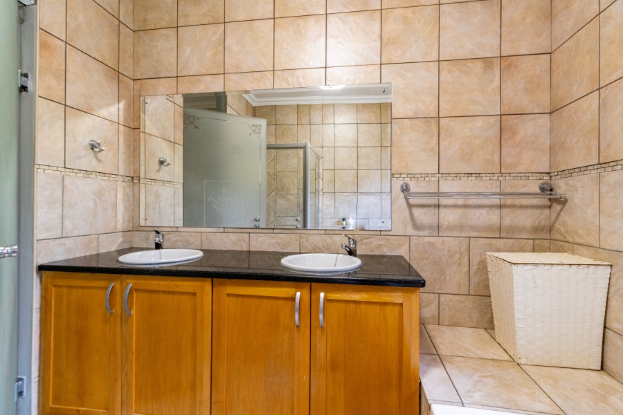 To Let 3 Bedroom Property for Rent in Six Fountains Residential Estate Gauteng