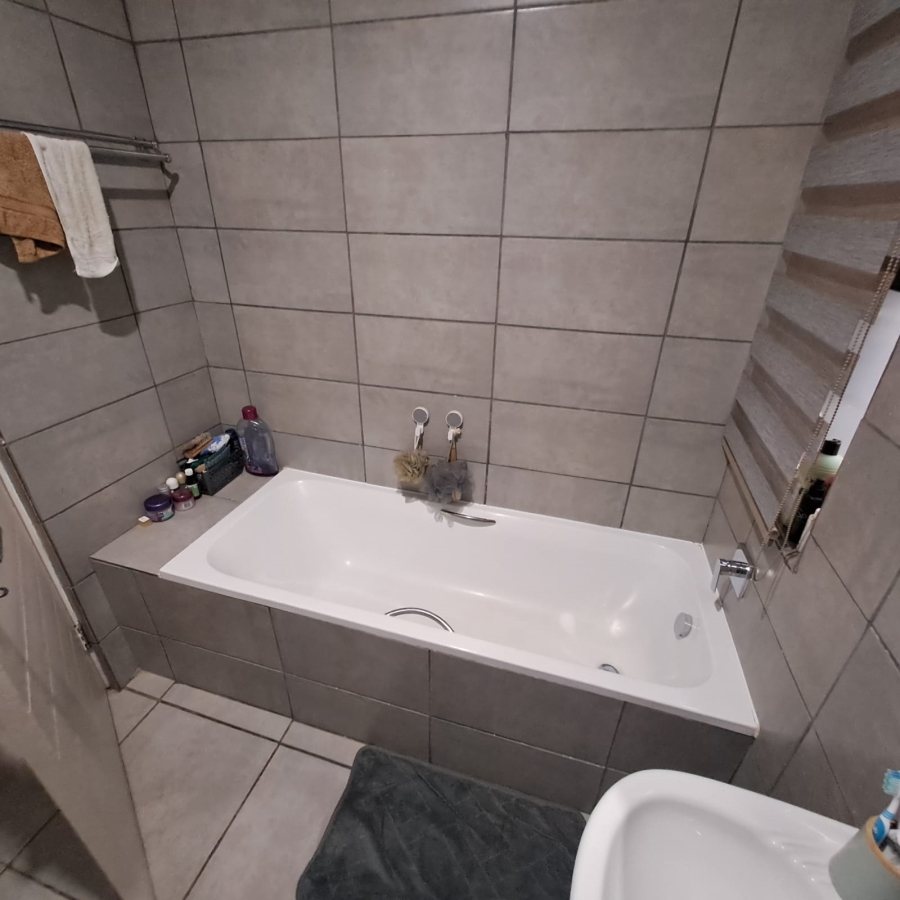 2 Bedroom Property for Sale in Pomona AH Gauteng