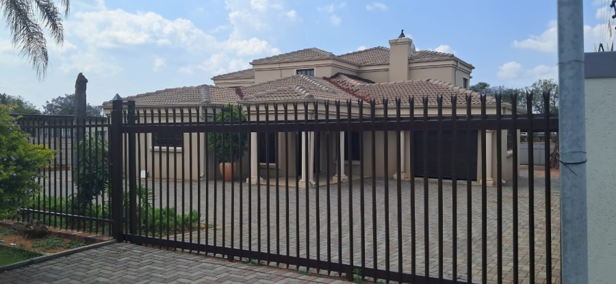5 Bedroom Property for Sale in Meyerspark Gauteng
