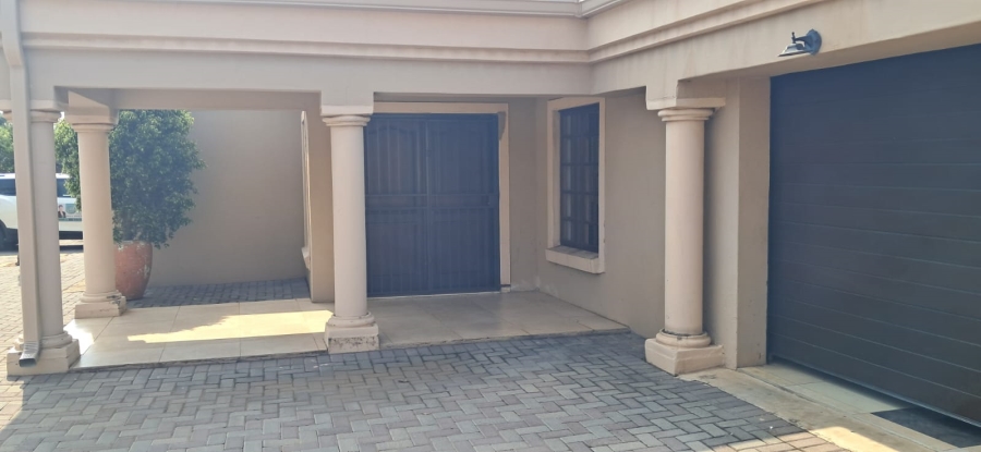 5 Bedroom Property for Sale in Meyerspark Gauteng