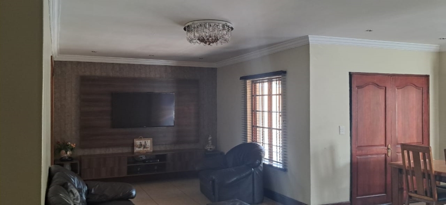 5 Bedroom Property for Sale in Meyerspark Gauteng