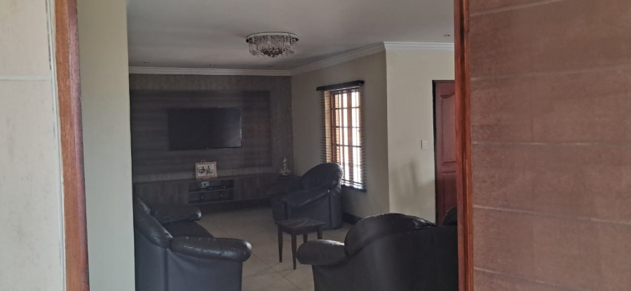 5 Bedroom Property for Sale in Meyerspark Gauteng