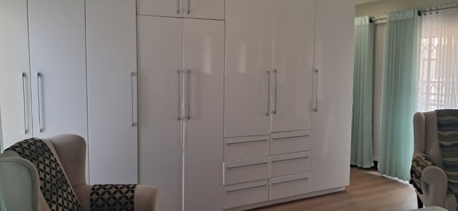 5 Bedroom Property for Sale in Meyerspark Gauteng