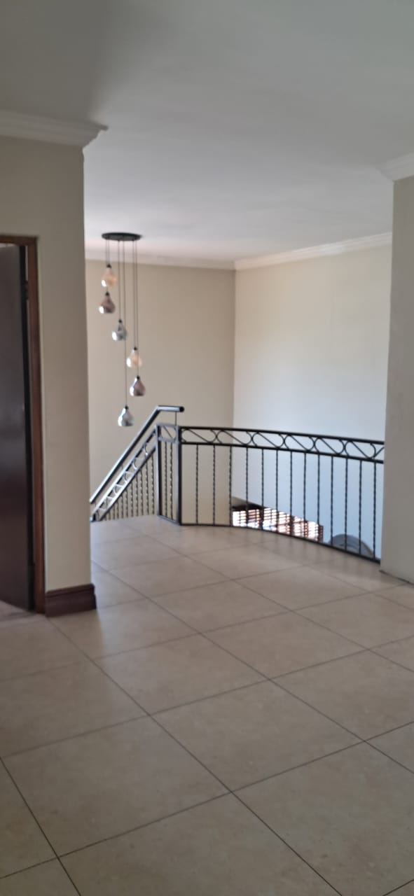 5 Bedroom Property for Sale in Meyerspark Gauteng