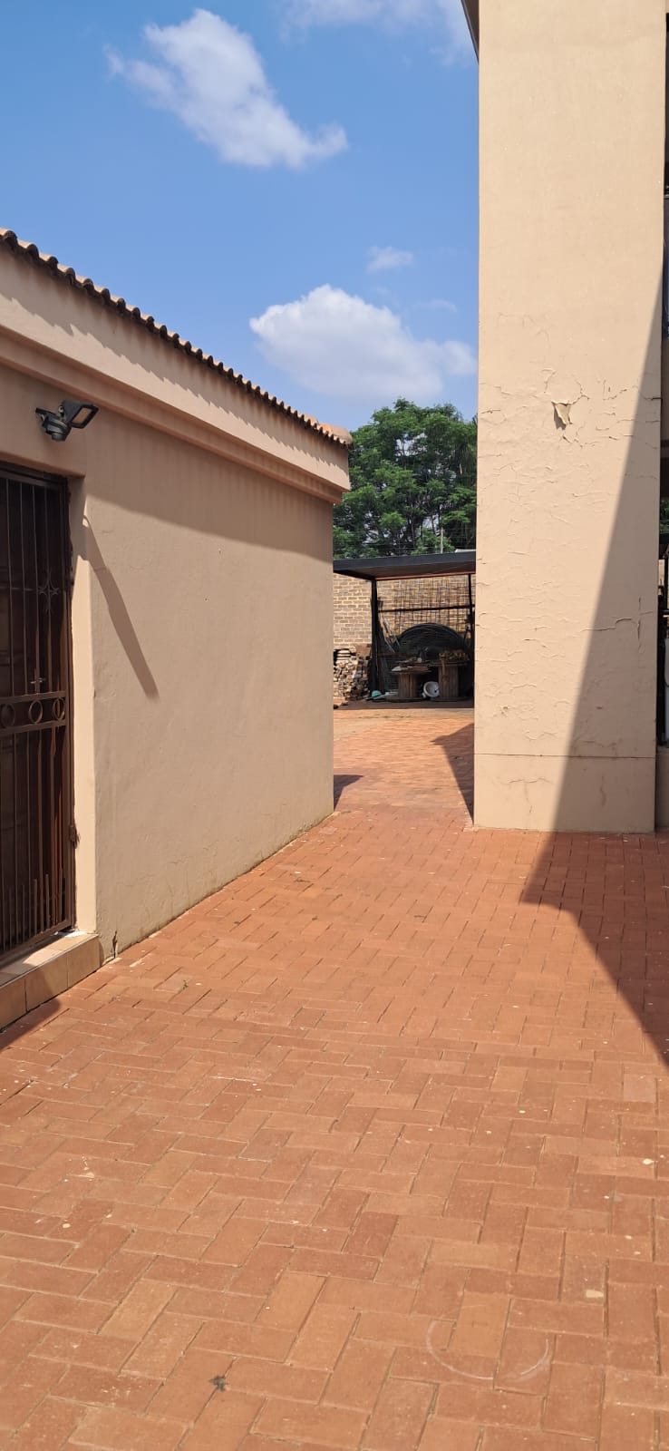 5 Bedroom Property for Sale in Meyerspark Gauteng