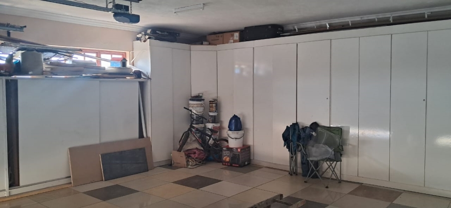 5 Bedroom Property for Sale in Meyerspark Gauteng