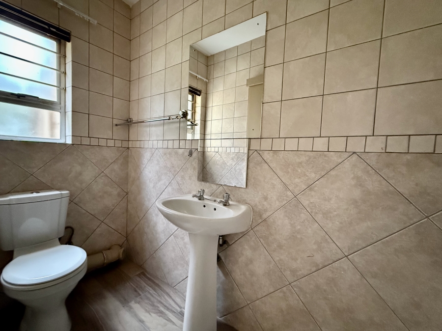 2 Bedroom Property for Sale in Leeuwenhof Estate Gauteng