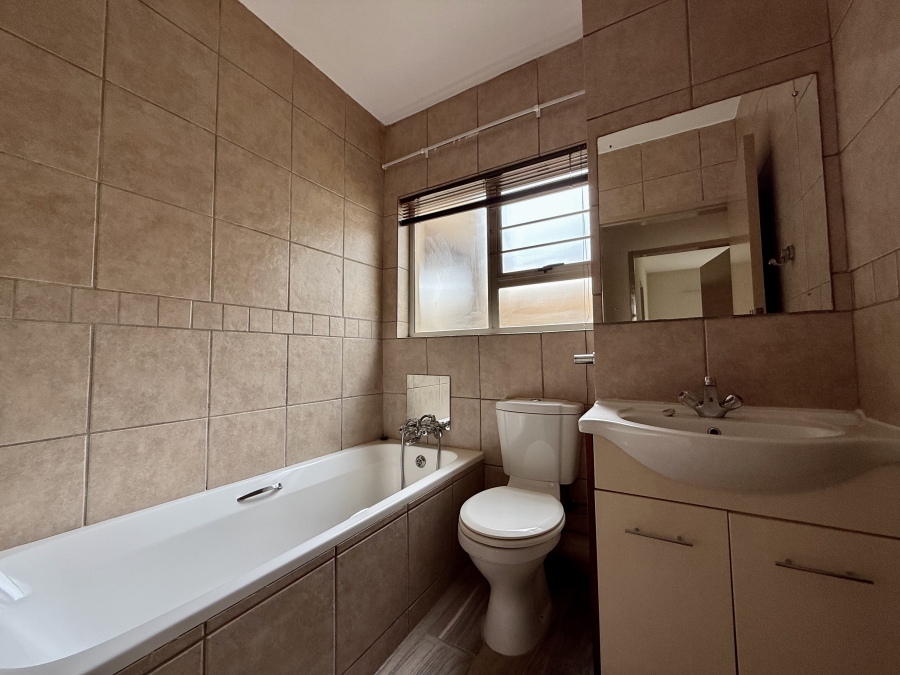 2 Bedroom Property for Sale in Leeuwenhof Estate Gauteng