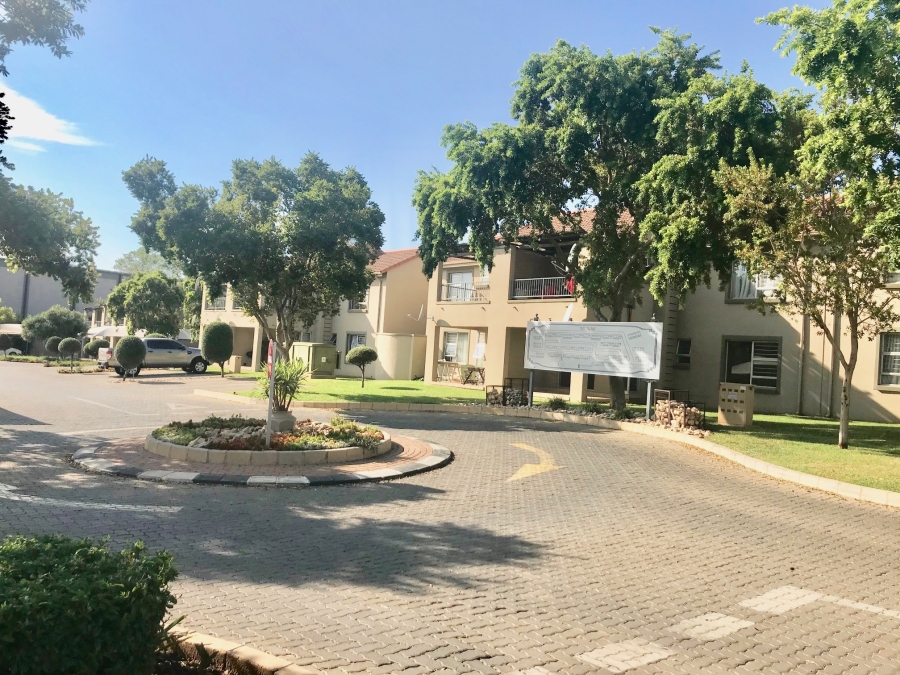 2 Bedroom Property for Sale in Leeuwenhof Estate Gauteng