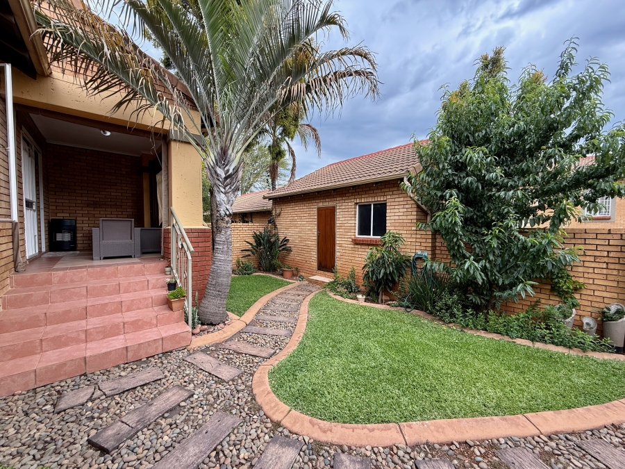 2 Bedroom Property for Sale in Mooikloof Ridge Gauteng