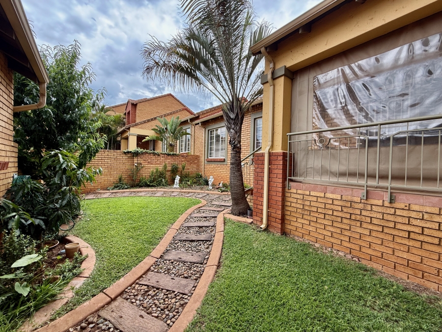 2 Bedroom Property for Sale in Mooikloof Ridge Gauteng