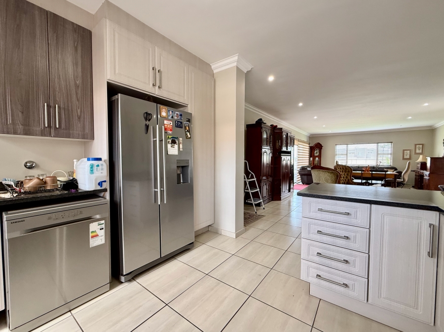 3 Bedroom Property for Sale in The Retreat Gauteng