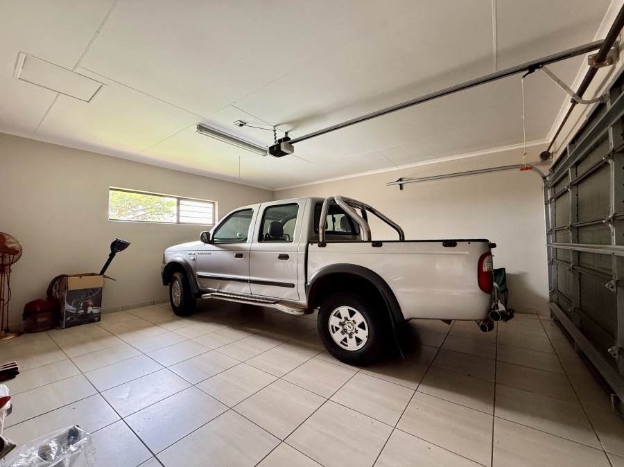 3 Bedroom Property for Sale in The Retreat Gauteng